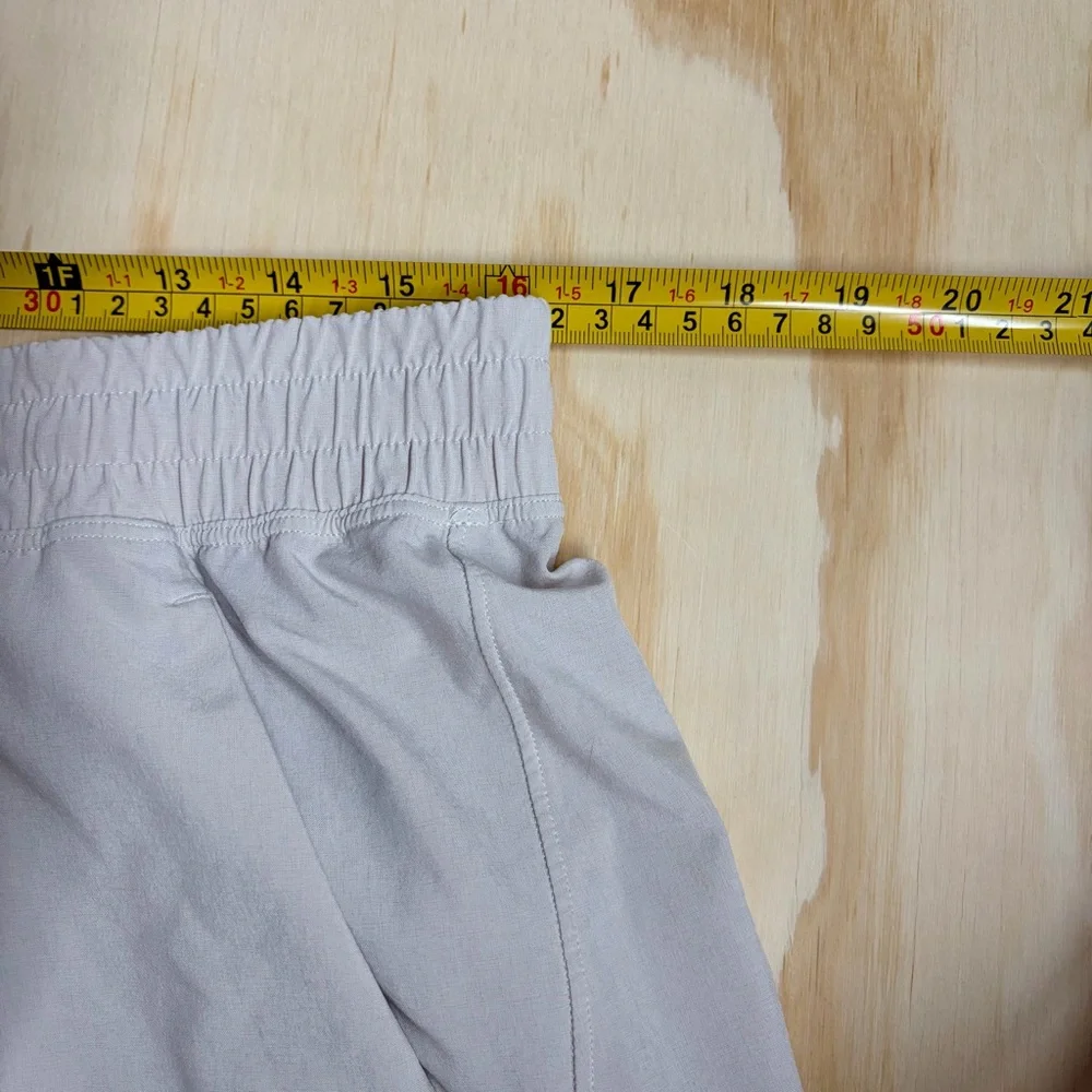 Lululemon 5" Pace Breaker Shorts XL Linerless  Downtown Tan Khaki Beige - Picture 8 of 9